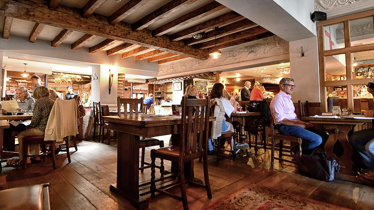 The Olive Branch Wimborne bar