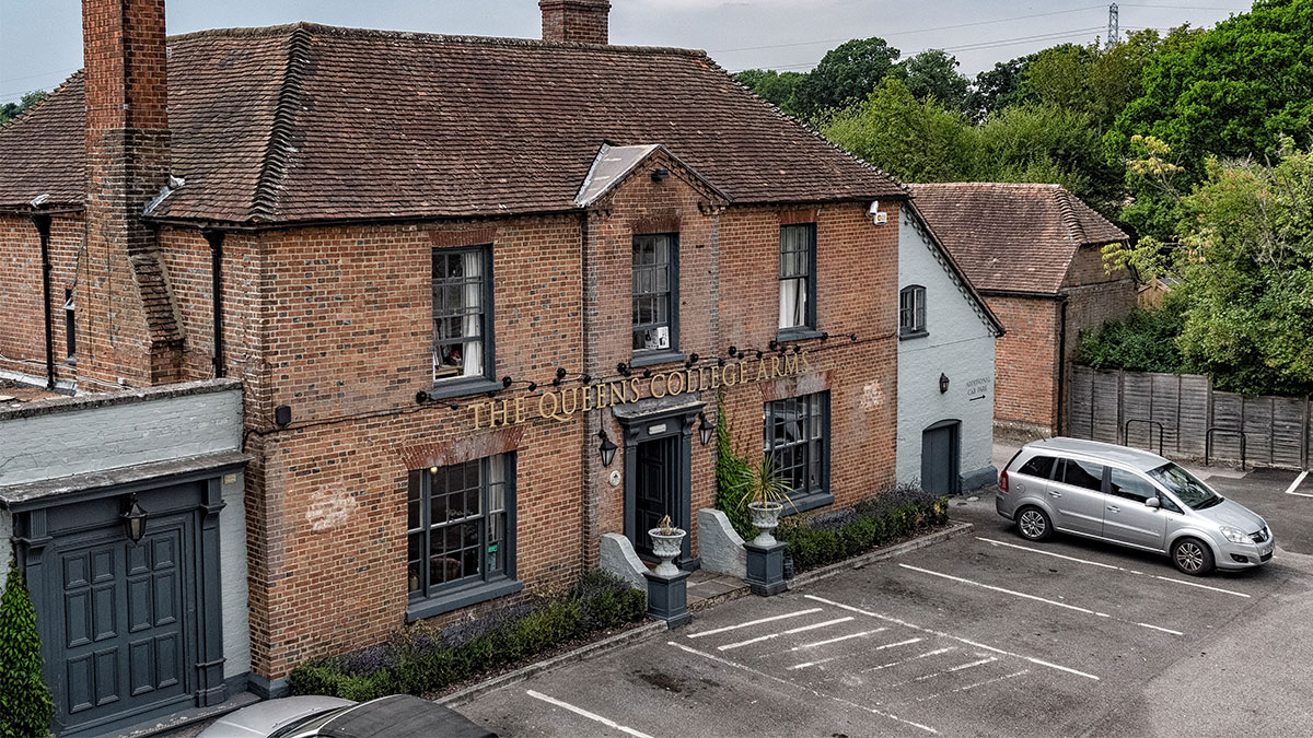 The Queen's College Arms exterior