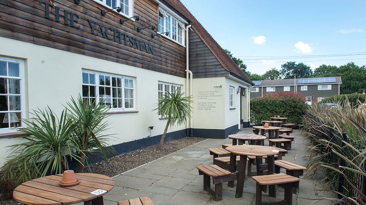 The Yachtsman patio