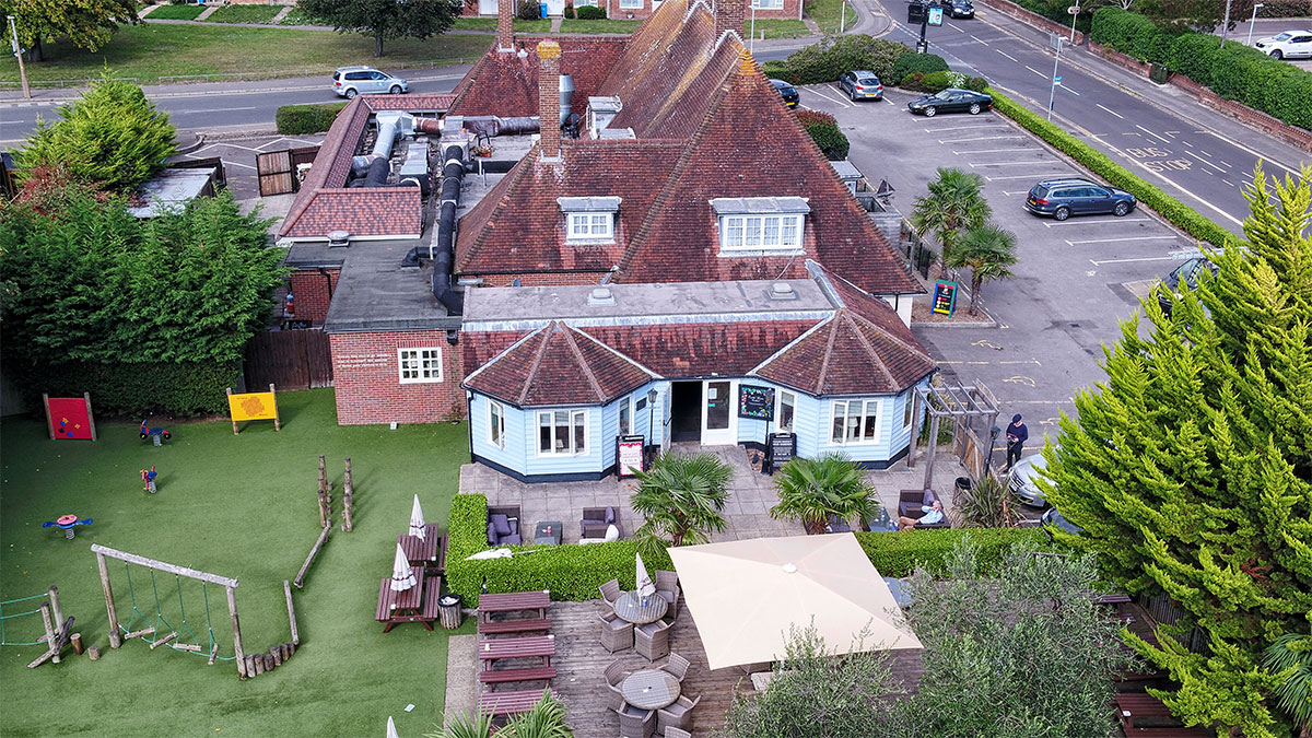 The Yachtsman exterior