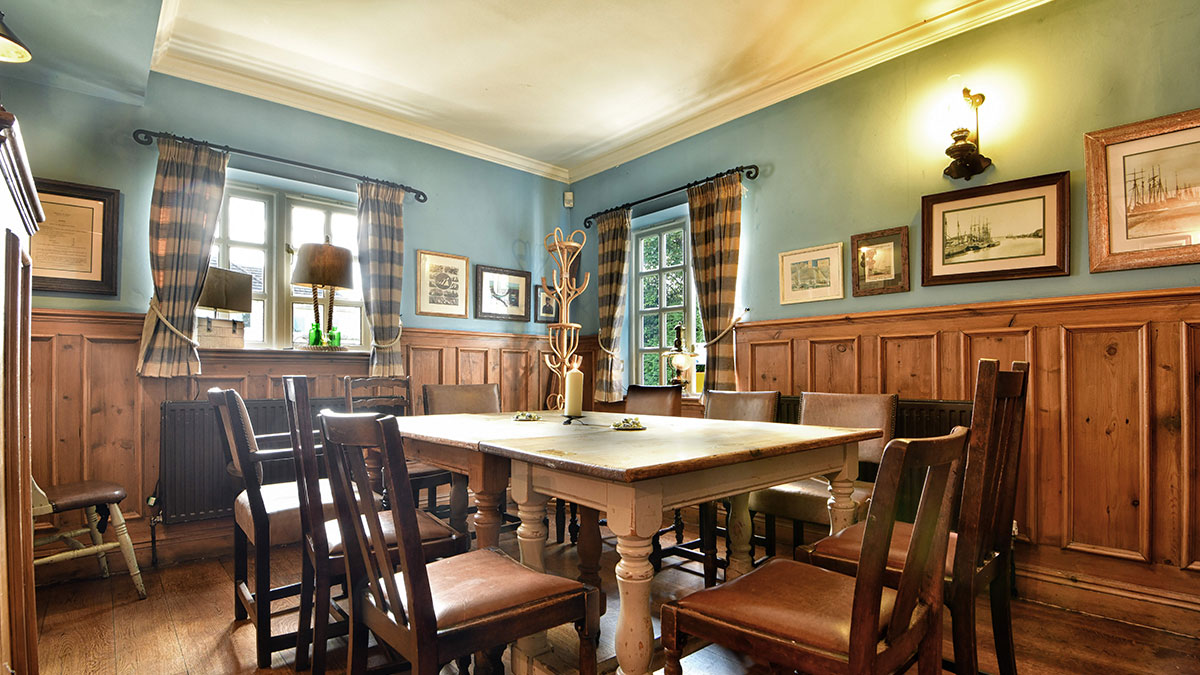 The Yachtsman interior